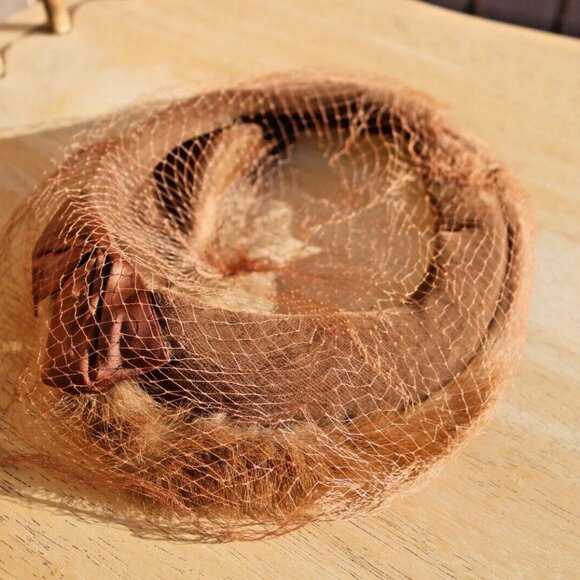 Vintage Mink Fur Pillbox Hat Bow Mesh Net Veiling Party Antique Boxed - Picture 12 of 12